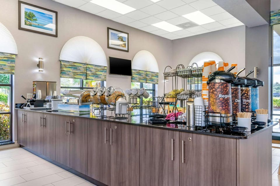 Restaurant/places to eat, Dining area, On site, Breakfast