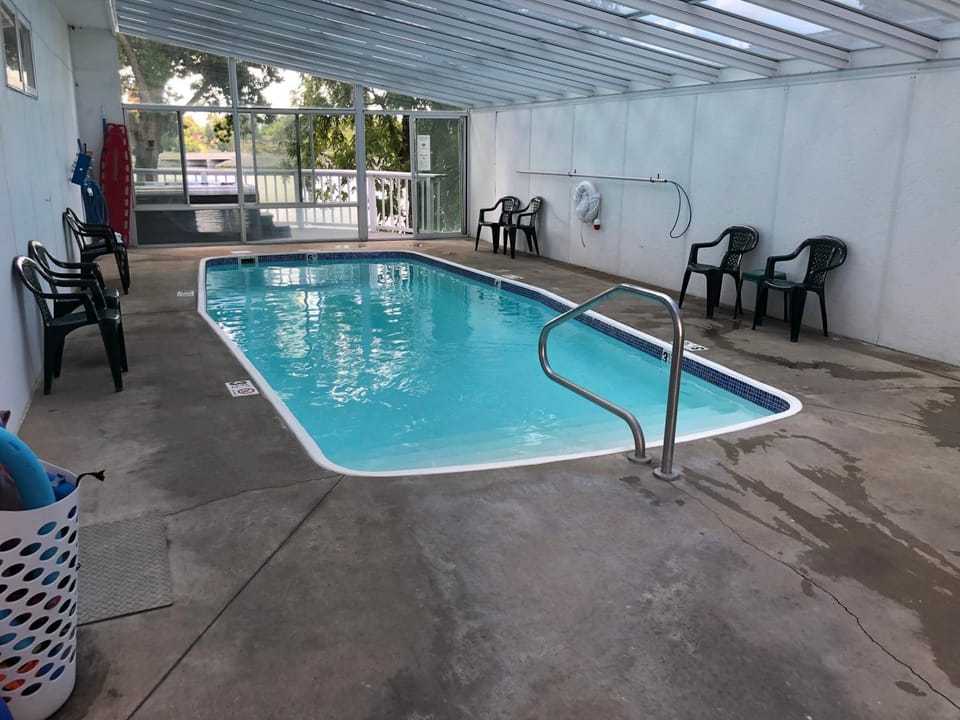 Swimming pool, Swimming pool