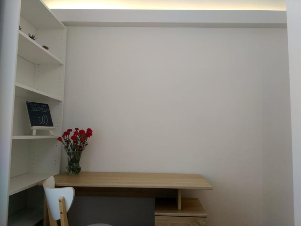 Photo of the whole room, Bedroom