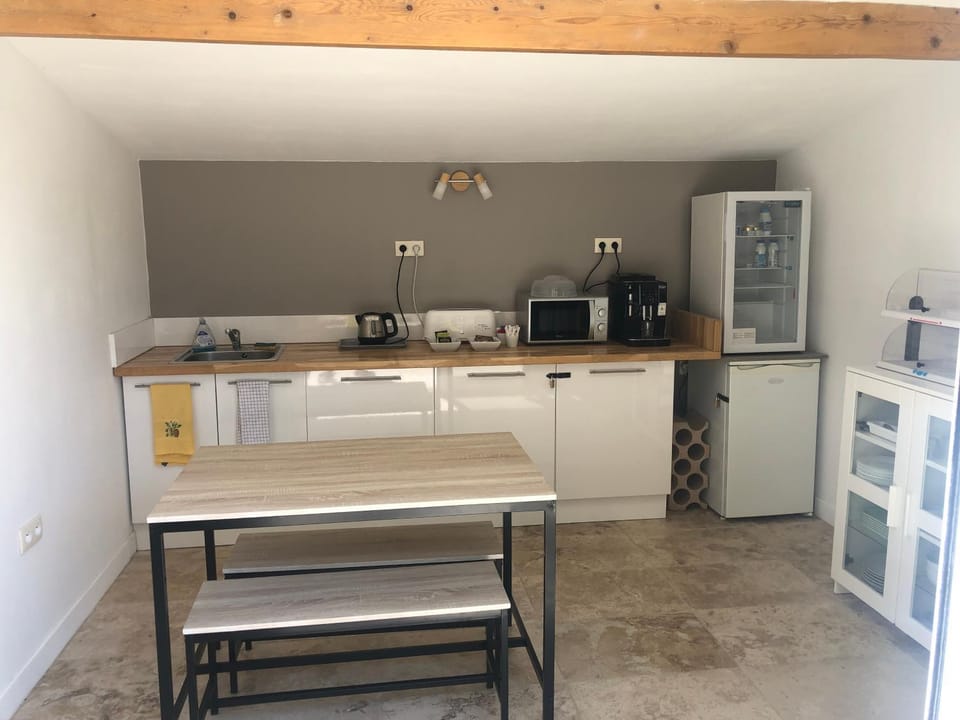 Dining area, minibar