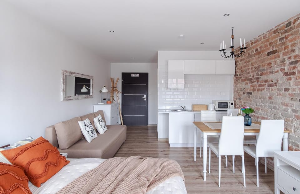 Kitchen or kitchenette, Seating area, Dining area