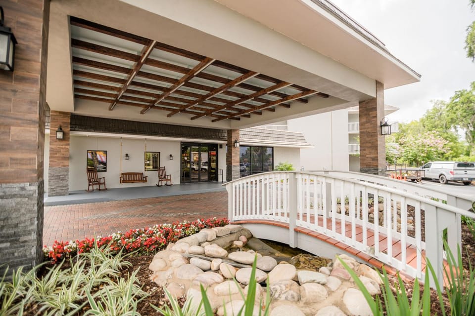 Facade/entrance
