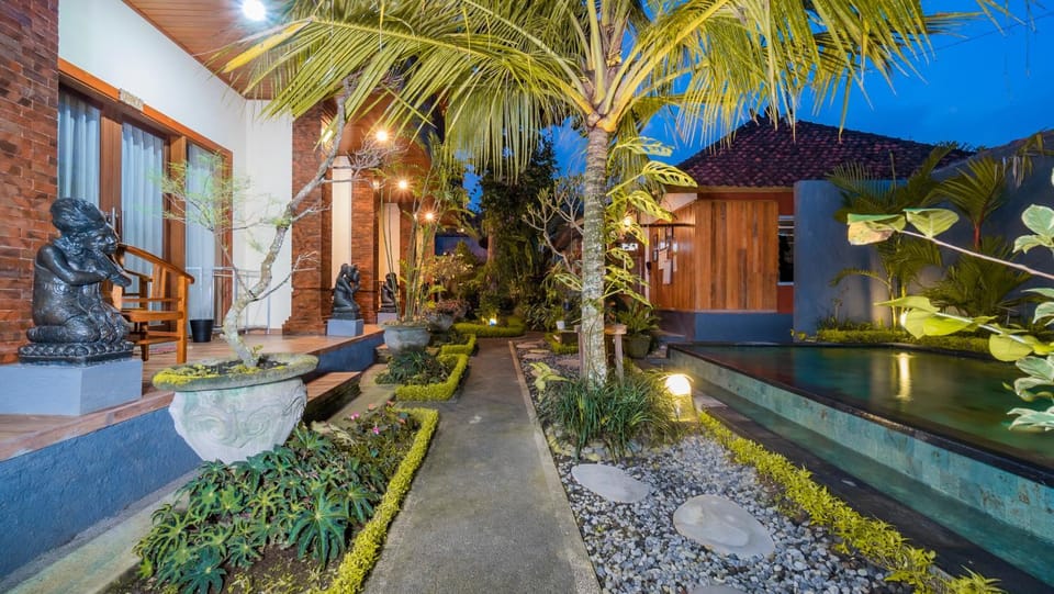 Property building, Garden, Swimming pool