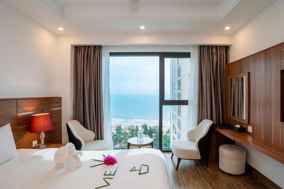 Khách Sạn HOLIDAY CỬA LÒ Hotel in Vietnam