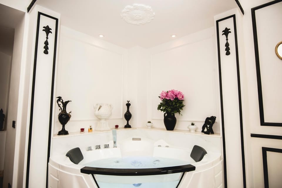 Hot Tub, Bedroom