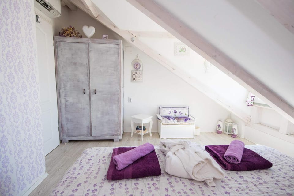 Seating area, Bedroom