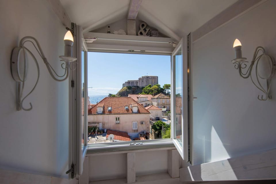 Bedroom, City view, Sea view, Street view