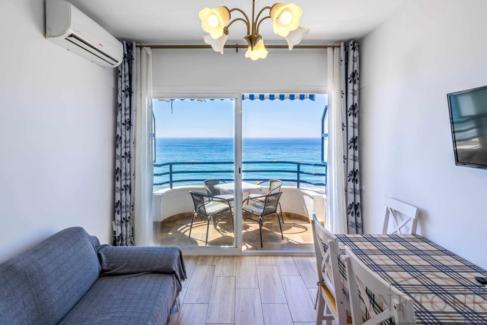Communal lounge/ TV room, TV and multimedia, Balcony/Terrace, Dining area