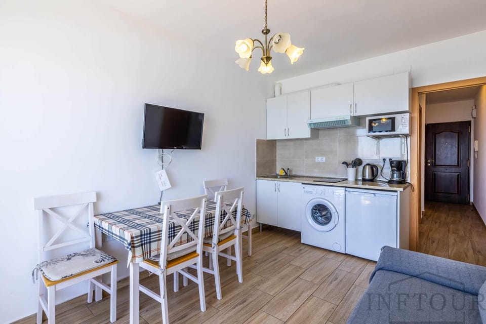 Communal lounge/ TV room, TV and multimedia, Kitchen or kitchenette, Living room, Dining area