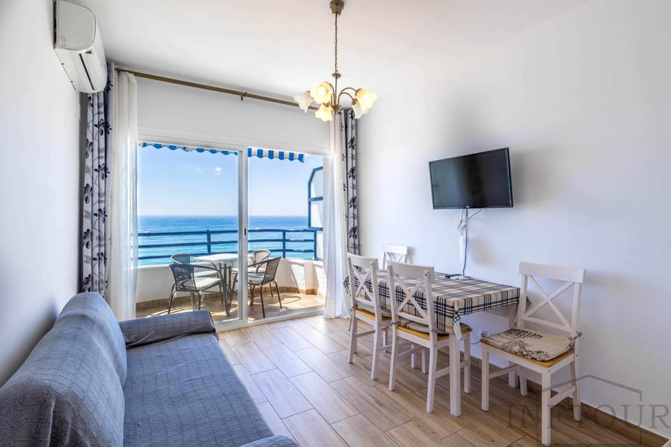 Communal lounge/ TV room, TV and multimedia, Balcony/Terrace, Living room, Dining area, Sea view