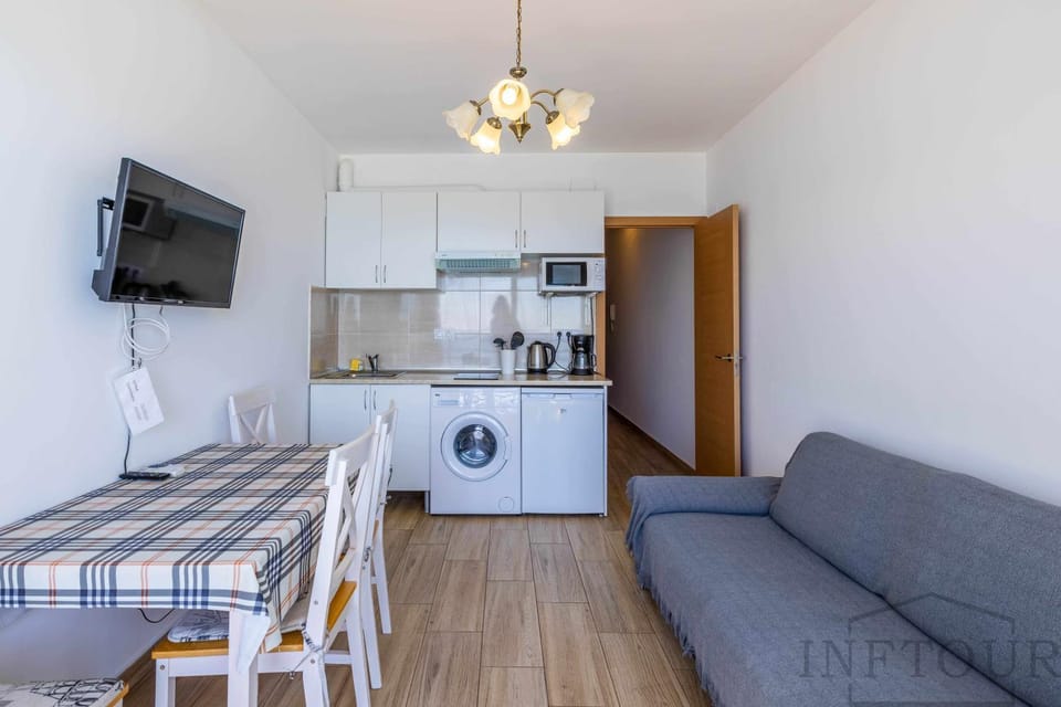 Communal lounge/ TV room, TV and multimedia, Kitchen or kitchenette, Living room, Dining area