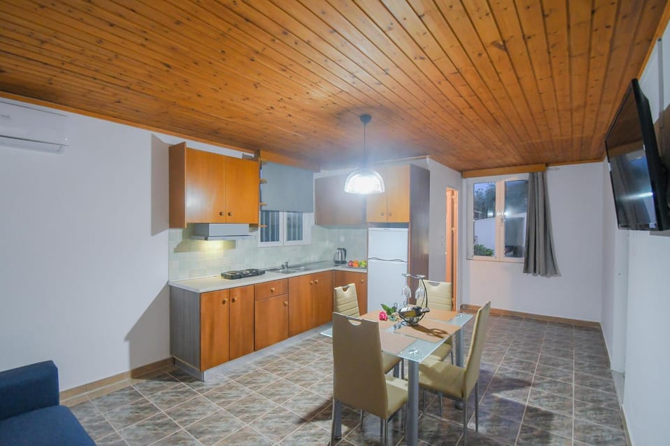 Kitchen or kitchenette, Living room, Dining area