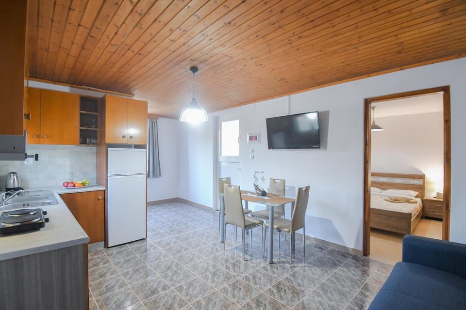 Kitchen or kitchenette, Living room, Dining area, Bedroom