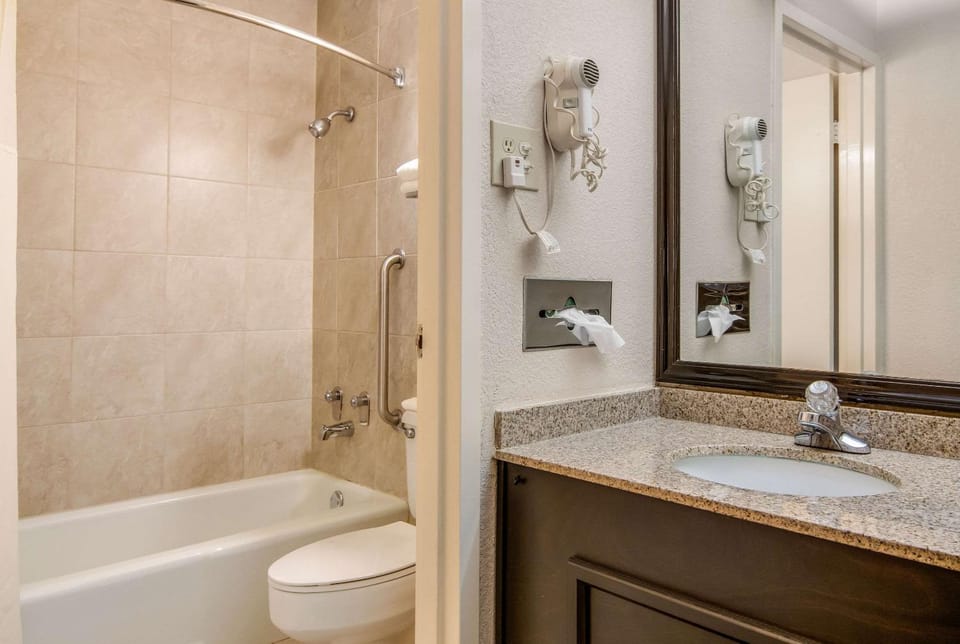 Bathroom, Photo of the whole room, On site