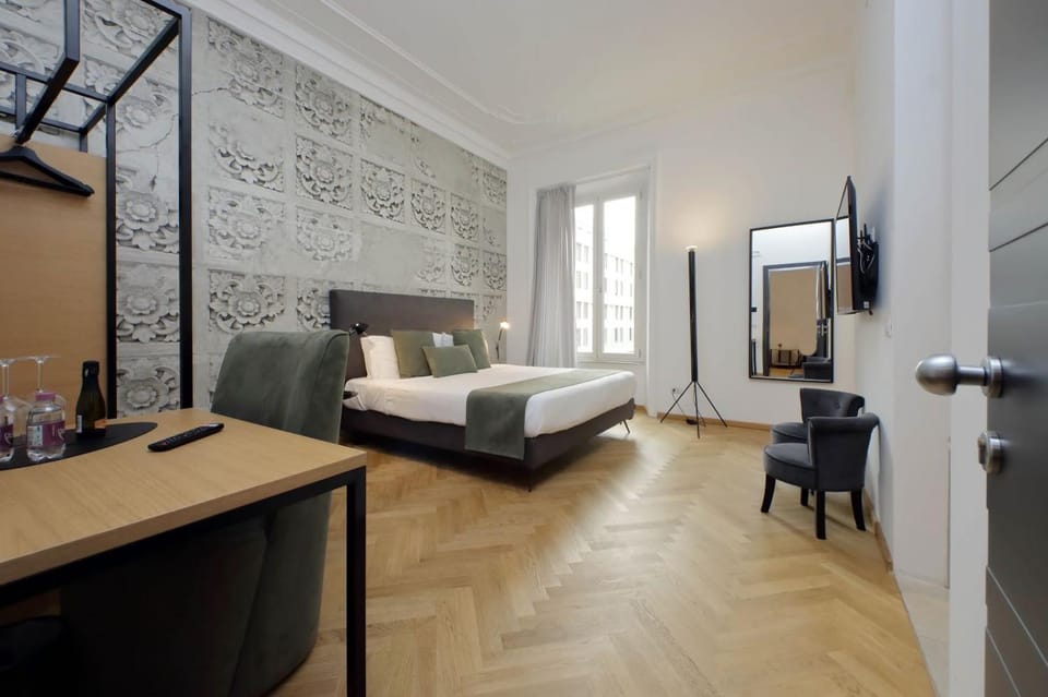 Bed, TV and multimedia, Photo of the whole room, Bedroom, Drinks