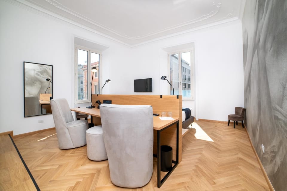 TV and multimedia, Living room, Seating area, Bedroom