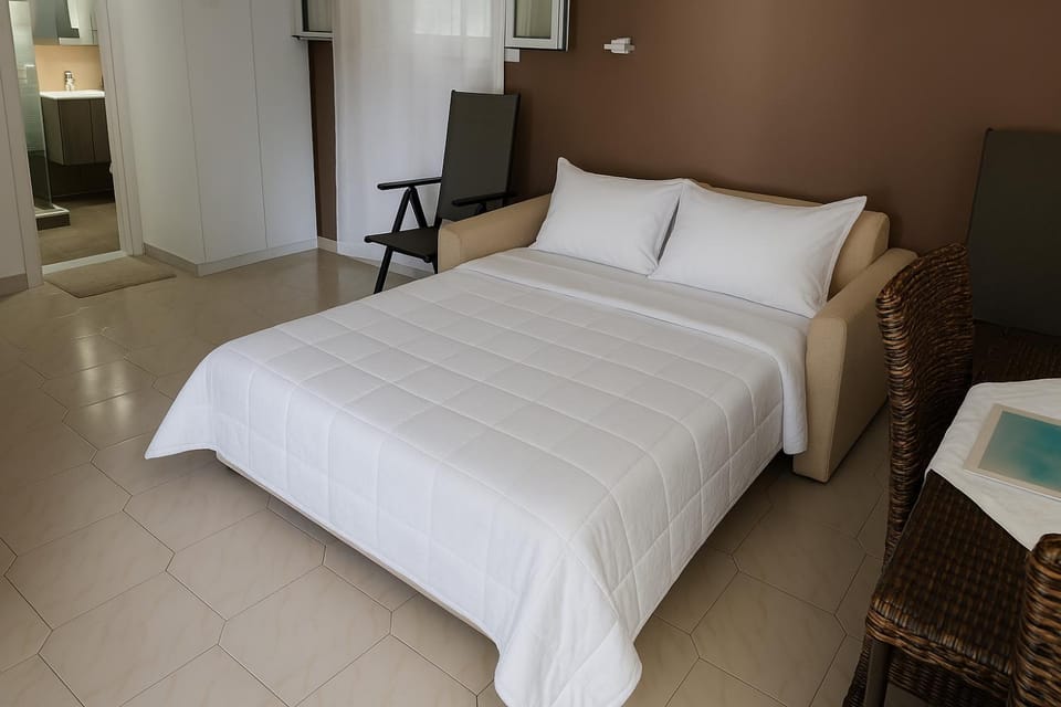 Bed, Living room, Bedroom, room service