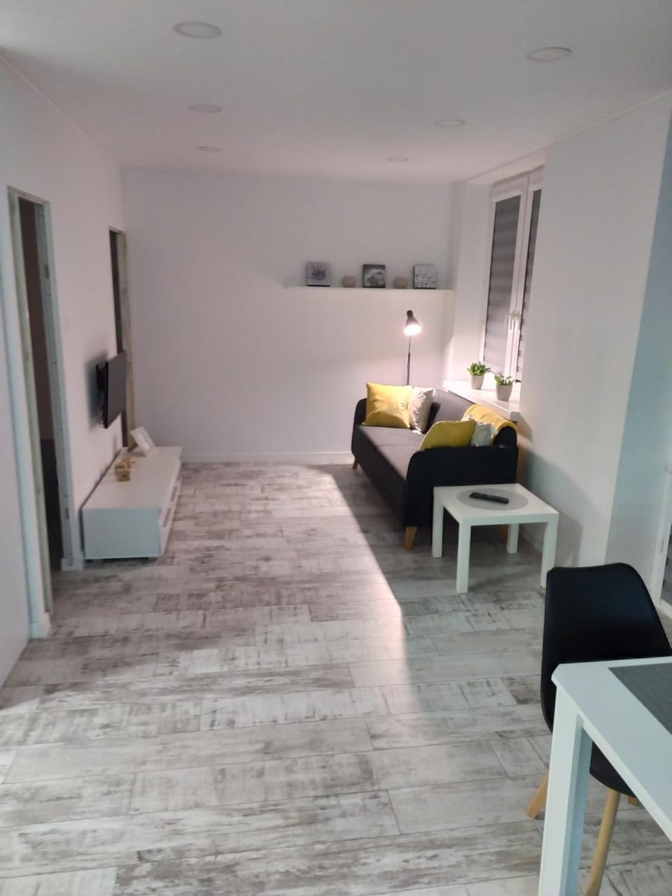 Living room, Photo of the whole room, Seating area