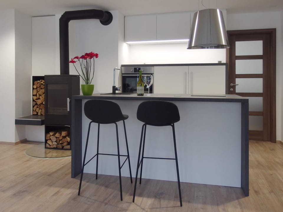 Kitchen or kitchenette, Living room
