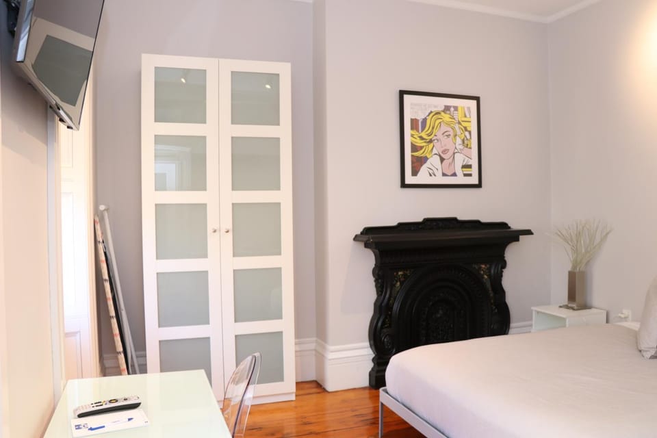 Bed, TV and multimedia, View (from property/room), Seating area