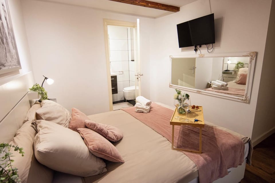 Beautiful DutchHouse Centrum Bed and Breakfast in Amsterdam
