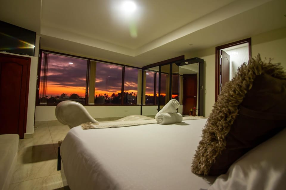 Balcony/Terrace, Bedroom, Breakfast, Bath