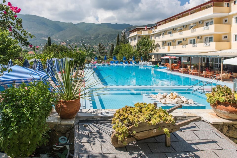 Property building, Swimming pool, Swimming pool