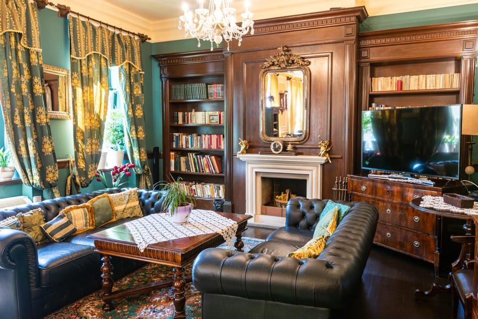 Communal lounge/ TV room, Library, Living room