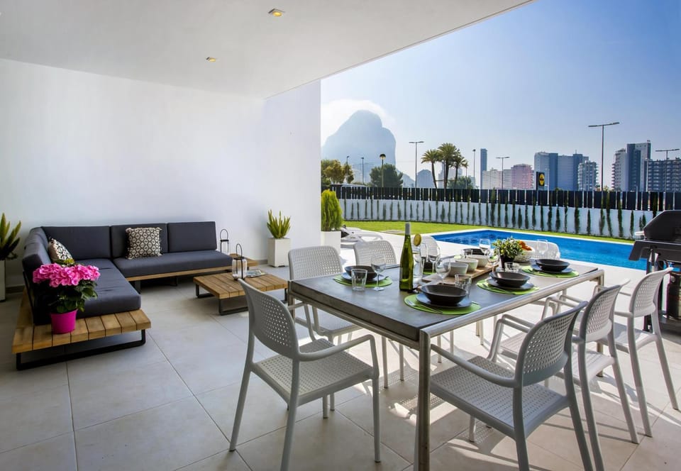 Balcony/Terrace, Dining area, Area and facilities, Swimming pool