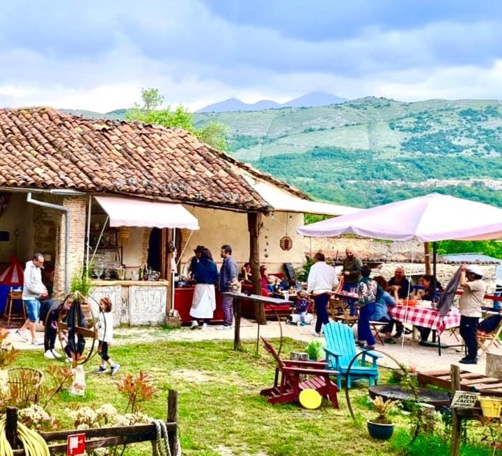 Restaurant/places to eat, Garden, Garden view, Mountain view, group of guests