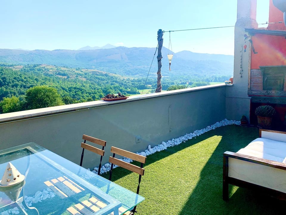 Balcony/Terrace, Mountain view