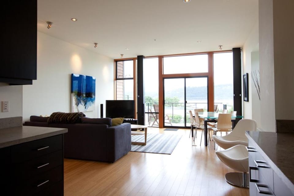 Bridge View Loft Townhouse Apartment in Hood River
