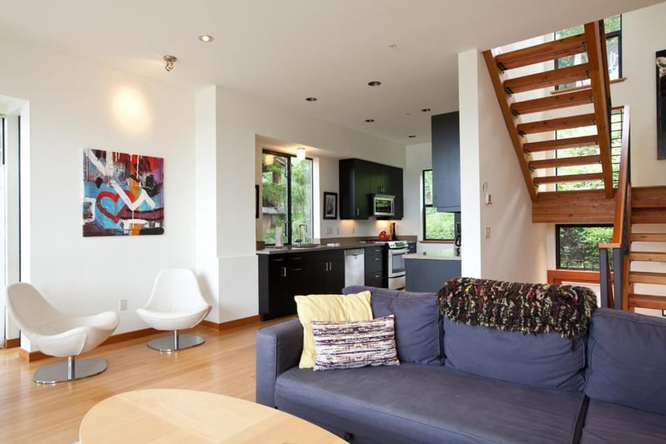 Bridge View Loft Townhouse Apartment in Hood River