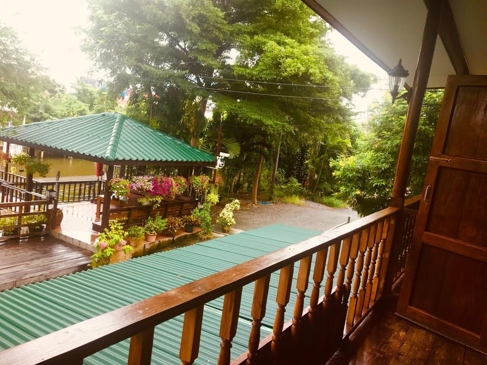 Songthai Suvarnabhumi Bed and Breakfast in Bangkok