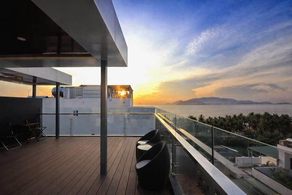 Property building, Day, Natural landscape, Balcony/Terrace, Sunrise