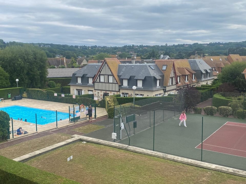 Picsine, Tennis résidence sévigné 300m mer Apartment in Deauville