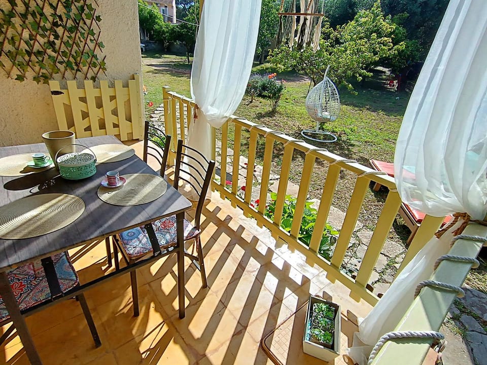 Patio, Day, Garden, Balcony/Terrace, Dining area, Garden view