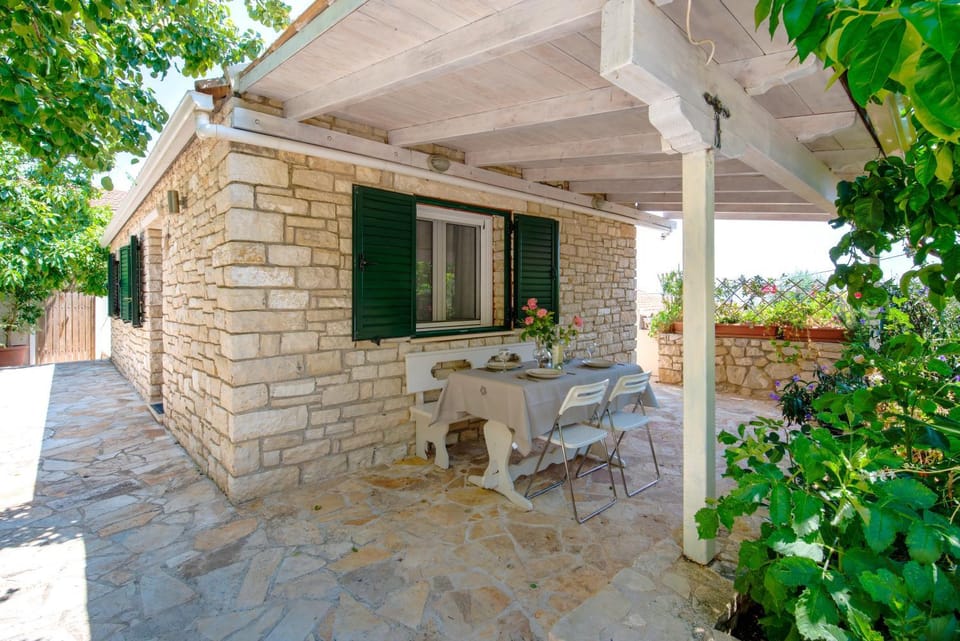 Patio, Garden, Balcony/Terrace