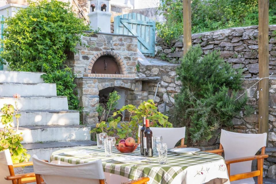 Patio, Spring, Day, BBQ facilities, Garden, Garden, Balcony/Terrace, Balcony/Terrace, Food and drinks, Seating area, Dining area, Food, Garden view, Garden view, Landmark view, Alcoholic drinks, Alcoholic drinks