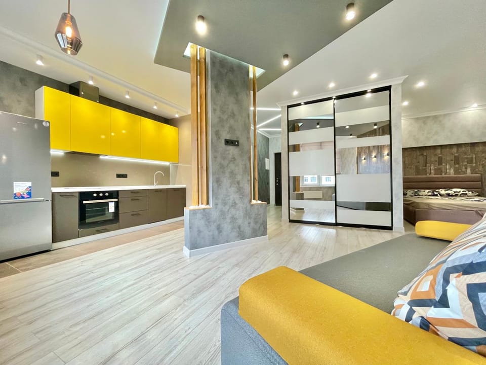 Bed, Photo of the whole room, Seating area, oven, stove