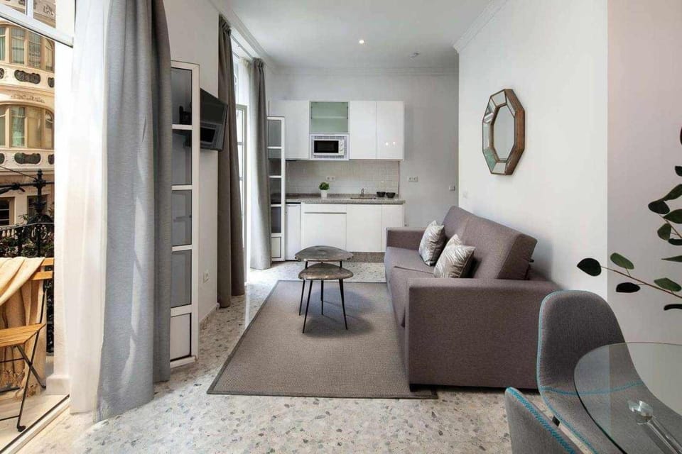 Kitchen or kitchenette, Seating area, Dining area