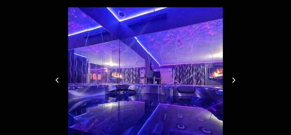 La Gold Room jacuzzi et sauna Apartment in Perpignan