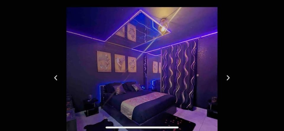 La Gold Room jacuzzi et sauna Apartment in Perpignan