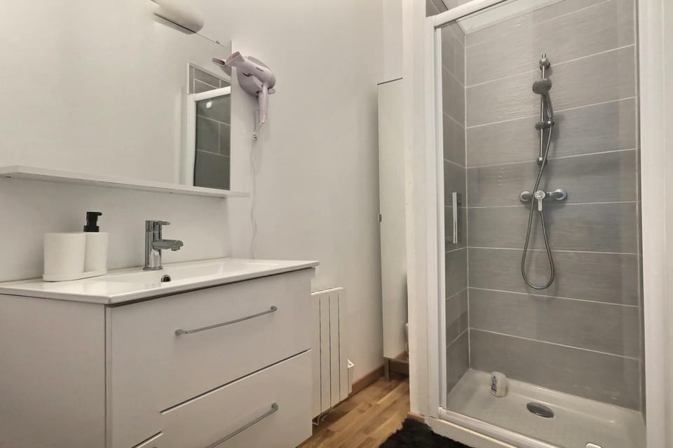 Shower, Bathroom