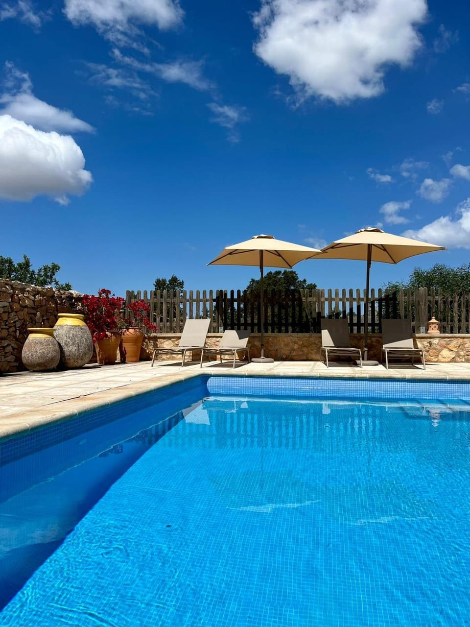 Swimming pool, sunbed