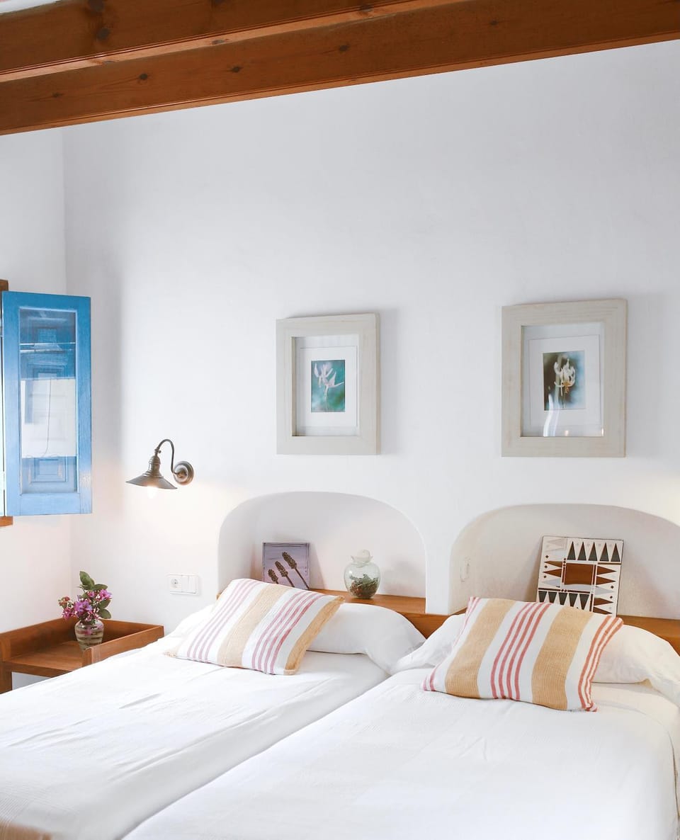Bed, Decorative detail, Bedroom
