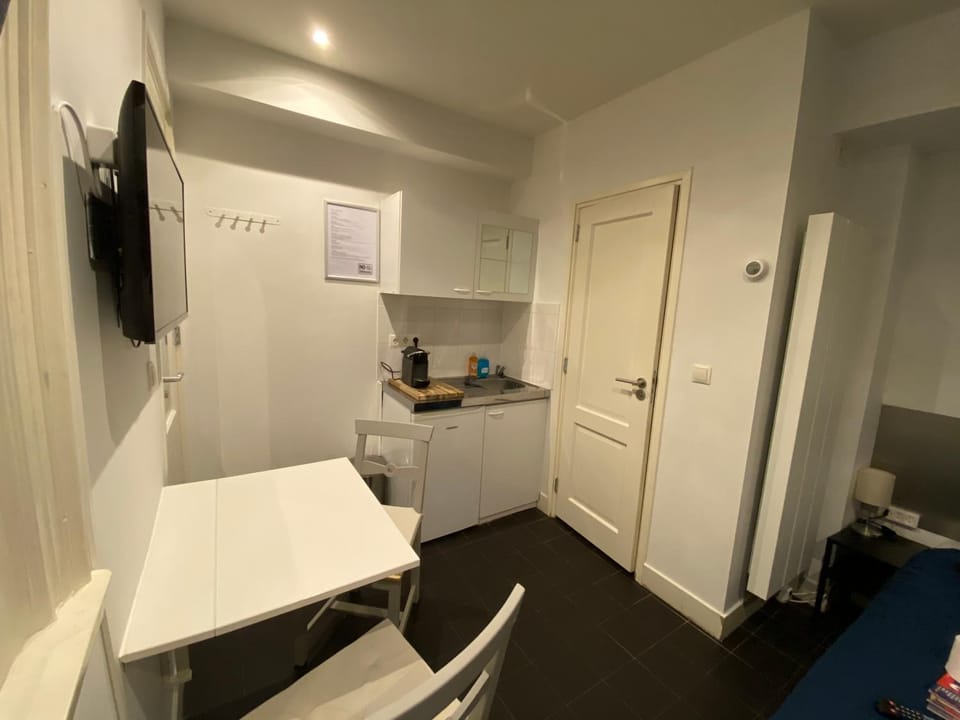 Coffee/tea facilities, Kitchen or kitchenette, Seating area, Dining area, Breakfast, Dinner
