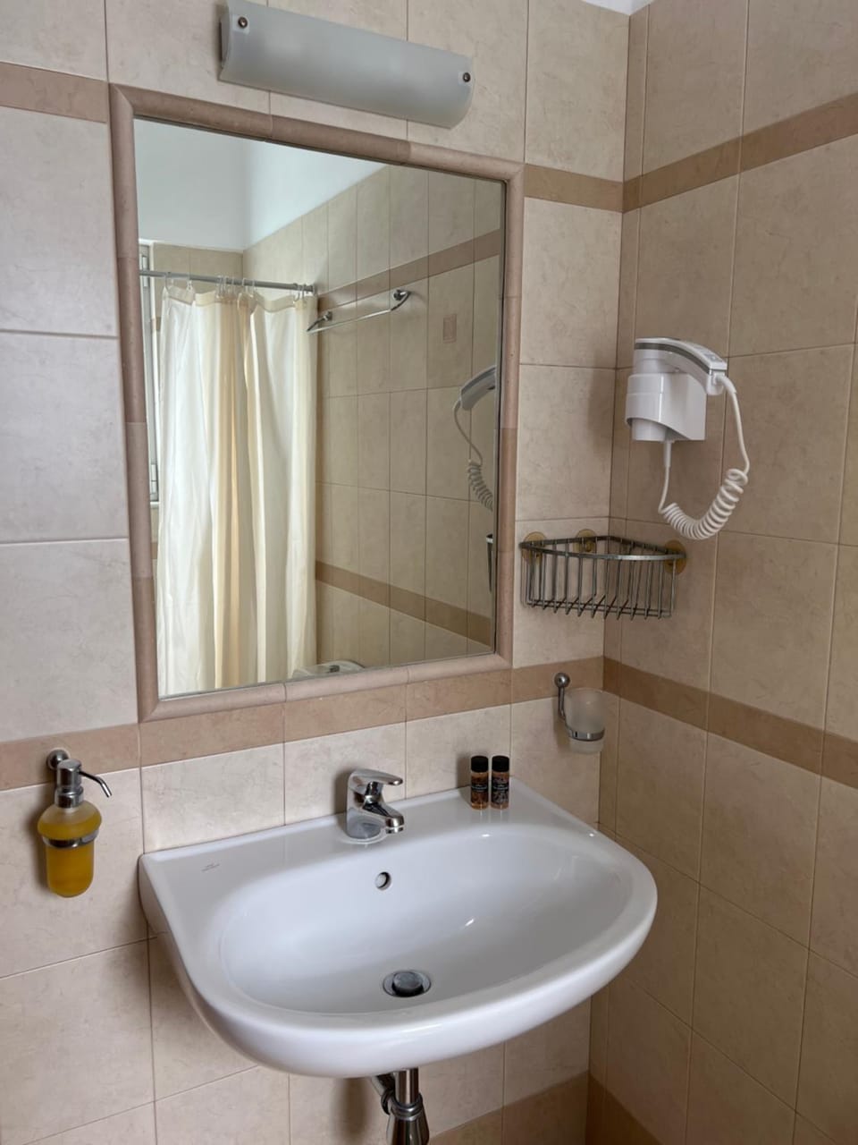 Atalanti Apartments Hotel in Islands