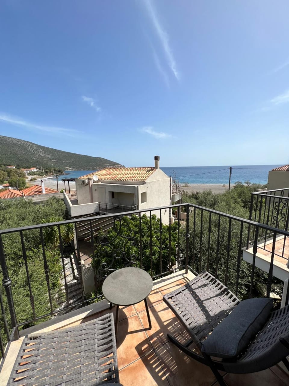 Atalanti Apartments Hotel in Islands