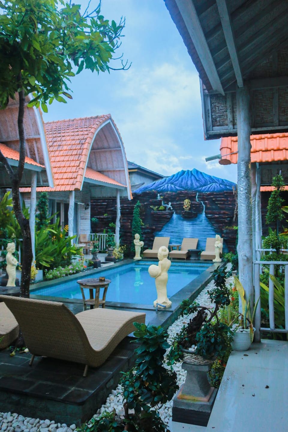 Property building, Swimming pool, sunbed, sunbed